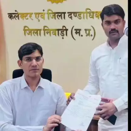 निवाड़ी: निवाड़ी जिला पंचायत सदस्य अमित राय ने कलेक्टर एवं सीईओ को ज्ञापन सौंपा