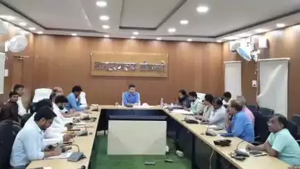 डुमरा: सीतामढ़ी डीएम ने विभिन्न विभागों के लंबित परिवादों की समीक्षा बैठक की