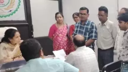 गंडई क्षेत्र के राशन विक्रेताओं ने ई-पॉश मशीन से राशन वितरण सरलीकरण के लिए मुख्यमंत्री को ज्ञापन दिया