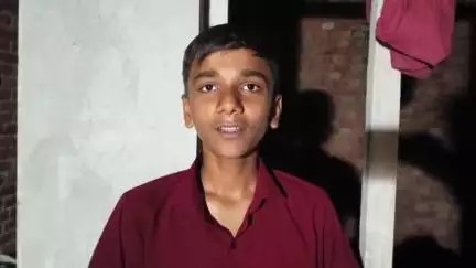 अमरोहा: गांव पतखोई मे सड़कों पर भरा पानी, कई वाहन चालक वाहन लेकर गिरे ग्रामीण परेशान लगाई गुहार #jansamasya