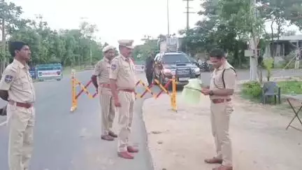 సిరిసిల్ల: బక్రీద్ పండుగ సందర్భంగా జిల్లా సరిహద్దుల వద్ద ఏర్పాటు చేసిన చెక్ పోస్టులను తనిఖీ చేసిన ఎస్పీ మహేష్ బి. గీతే