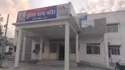 भांडेर: ततारपुर कंजर डेरा पर अवैध शराब के खिलाफ कार्रवाई करने गई आबकारी टीम पर हमला, पत्थरबाजी और फायरिंग, मामला दर्ज