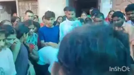 चतरा: पिंडारकोण गांव में 11 हजार बोल्ट बिजली के तार से झुलसे रामवृक्ष साव की इलाज के दौरान मौत, गांव में मातम