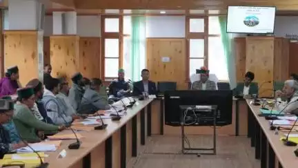कल्पा: केबिनेट मंत्री ने कल्पा विकास खंड के तहत चल रहे विकासात्मक कार्यों को समय पर पूर्ण करने के दिए निर्देश