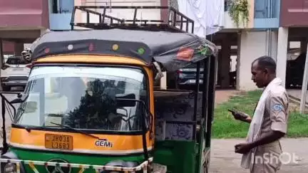 मेदिनीनगर (डालटनगंज): छह मुहान चौक पर नशे में धुत्त टेंपो चालक ने युवती को मारी टक्कर, गंभीर रूप से घायल