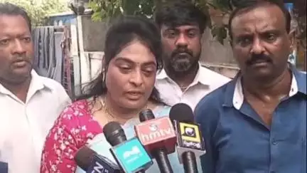 ఉండి: ఆకివీడులో మైనర్ బాలికపై వృద్ధుడు అత్యాచారం, బాధిత కుటుంబాన్ని పరామర్శించిన YCP మహిళా విభాగం జనరల్ సెక్రెటరీ జయ సరిత