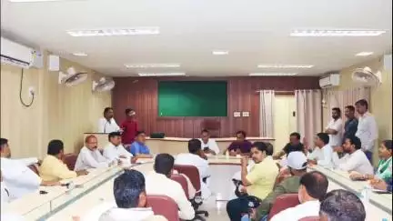 घोसी: प्रधानमंत्री सूर्य घर मुफ्त बिजली योजना के अंतर्गत पालिका में बैठक, पालिकाध्यक्ष सहित अधिकारी रहे मौजूद