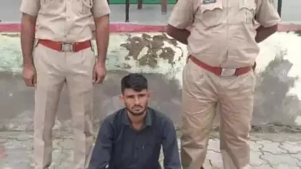 नवलगढ़: मुकुंदगढ़ पुलिस ने पबाना गांव में अवैध शराब बेचने के आरोप में एक व्यक्ति को किया गिरफ्तार