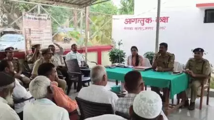 लहरपुर: लहरपुर में आगामी बकरीद पर्व को शांतिपूर्वक संपन्न कराने के उद्देश्य से कोतवाली परिसर में पीस कमेटी की बैठक हुई