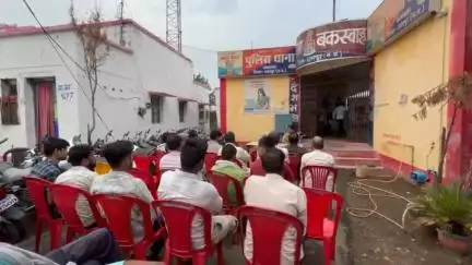 बक्स्वाहा: बकस्वाहा: आगामी त्योहारों को लेकर शांति समिति की बैठक संपन्न, थाना प्रभारी ने शांतिपूर्ण उत्सव मनाने की अपील की