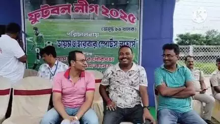 ডায়মন্ডহারবার ১: ডায়মন্ড হারবার স্পোর্টস লাভারস এর উদ্যোগে এসডিও মাঠে ফুটবল টুর্নামেন্ট শুরু হল উপস্থিত আইসি চেয়ারম্যান মহকুমা শাসক