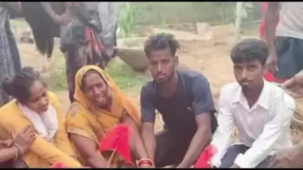 फुलवरिया: मिश्र बतरहा गांव में खेत में सब्जी तोड़ते समय महिला को सांप ने डसा, इलाज के दौरान मौत