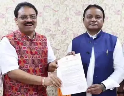 ନୂଆପଡା: ନୂଆପଡ଼ା ଠାରେ ମୁଖ୍ୟମନ୍ତ୍ରୀଙ୍କୁ କୃତଜ୍ଞତା ଜଣାଇଲେ ନୂଆପଡ଼ା ଜିଲ୍ଲା କେନ୍ଦୁପତ୍ର ତୋଳାଳୀ ସଂଘ କାର୍ଯ୍ୟକର୍ତ୍ତା