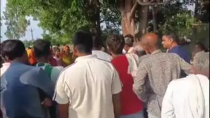 बिसवां: मछरेहटा के मटकुट्टा गांव में संदिग्ध अवस्था में युवक का शव फांसी के फंदे से लटका मिला, पुलिस ने पोस्टमार्टम के लिए भेजा