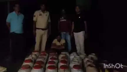खरसिया: छाल पुलिस ने ग्राम मधुवनपारा में दबिश देकर अवैध महुआ शराब किया जब्त, आरोपी गिरफ्तार