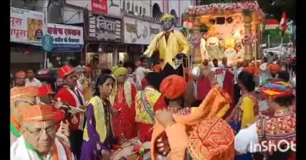 लातूर: लातूरच्या गौरीशंकर मंदिरापासून निघालेल्या माहेश्वरी सभेच्या आकर्षक शोभायात्रेने लातूरकरांच्या डोळ्यांचे पारणे फेडले