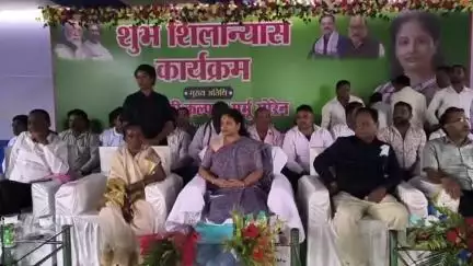 बेंगाबाद: गांडेय विधायक कल्पना सोरेन ने सालखन सोरेन स्मृति उद्यान के पर्यटकीय विकास कार्य का शिलान्यास किया