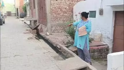 कासगंज: चर्च कंपाउंड में सड़क और नालियां खराब होने से परेशान स्थानीय लोग, समस्या के समाधान की उठाई मांग #jansamasya