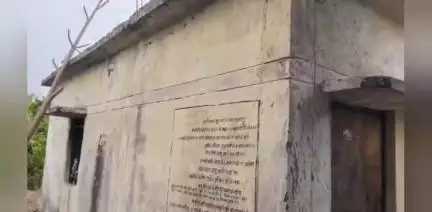 गुमदेश:रोसाल पटवारी चौकी में महीनों से लटके ताले ग्रामीणों को 30 किलोमीटर दूर लोहाघाट की लगानी पड़ रही है दौड़