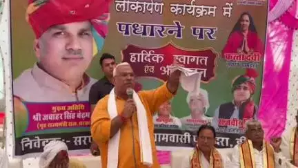 डीग: गृह राज्य मंत्री ने डीग के लगभग एक दर्जन गांवों में पहुंचकर लोगों की समस्याएं सुनीं, समस्या समाधान के दिए निर्देश