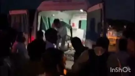 पारोळा: वीचखेळा गावाजवडील नॅशनल हायवेवर मोटरसायकल व कार यांच्या जोरदार धडकेत तीन जण गंभीर जखमी