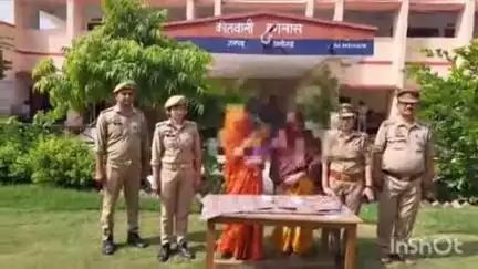 इगलास: इगलास कोतवाली पुलिस ने चोरी के आरोप में दो महिलाओं को गिरफ्तार कर जेल भेजा
