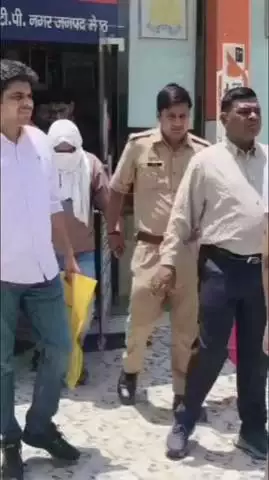 मेरठ: सदर तहसील के कानूनगो लोकेंद्र राठी को एंटी करप्शन टीम ने 20 हजार की रिश्वत लेते पकड़ा, डोल नपाई के लिए ले रहा था