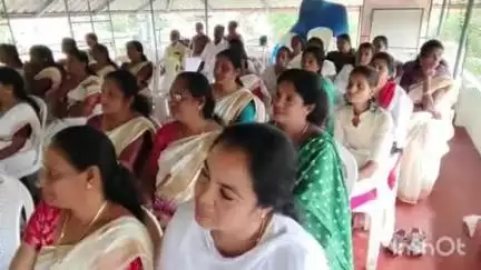അമ്പലപ്പുഴ: വാടയ്ക്കലിൽ തൊഴിൽ നൈപുണ്യ പരിശീലനം നേടിയ വനിതകൾക്ക് എച്ച് സലാം എം.എൽ.എ സർട്ടഫിക്കറ്റ് വിതരണം ചെയ്തു