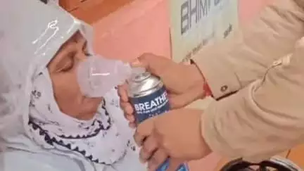 राजगढ़ी: यमुनोत्री धाम में बिगड़ी महिला श्रद्धालु की तबीयत, पुलिस जवानों ने की मदद