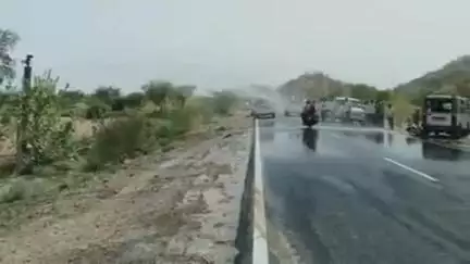 बाड़मेर: बाड़मेर के चौहटन मार्ग पर जलदाय विभाग की लापरवाही से दो बाइक सवार टेंपो से टकराए, दोनों व्यक्ति घायल