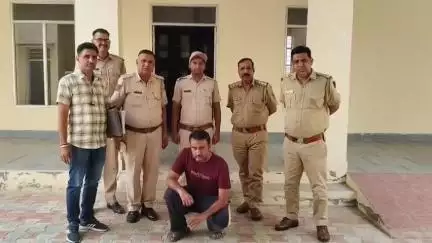 टिब्बी: टिब्बी पुलिस ने 1 किलोग्राम 557 ग्राम अफीम के साथ कार सवार एक व्यक्ति को किया गिरफ्तार