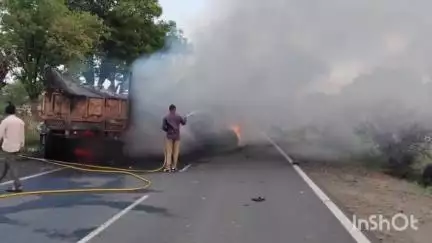 पीपलखूंट: भयंकर सड़क हादसा: सेमलिया, एनएच-56 पर दो ट्रोले और एक टैंकर की टक्कर में एक व्यक्ति जिंदा जला, हादसे से फैली अफरा-तफरी