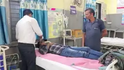 प्रभात पट्टन: चाकोरा गांव में बेरोजगारी से तंग आकर युवक ने कीटनाशक का सेवन किया