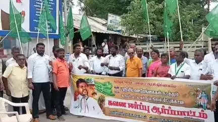 பழனி: பெரியார் சிலை முன்பு குறவர் மடத்தை மீட்டுத் தரக்கோரி ஆர்ப்பாட்டம்- மாற்று சமூகத்தினர் ஆக்கிரமித்துள்ளதாக புகார்