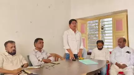 लोहरदगा: राजेंद्र भवन में जिला अध्यक्ष की अध्यक्षता में हुई कांग्रेस की बैठक, संगठन सृजन पर हुआ विचार विमर्श