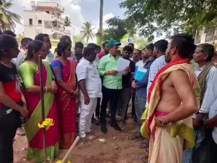 ಮಾಗಡಿ: ಪಟ್ಟಣದಲ್ಲಿ ಅಂಗನವಾಡಿ ಕಟ್ಟಡ ಕಾಮಗಾರಿಗಳಿಗೆ ಶಾಸಕ ಬಾಲಕೃಷ್ಣ ಭೂಮಿ ಪೂಜೆ