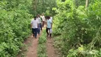 ଫୁଲବାଣୀ ସହର: ଡକରବାଡ଼ି ଗସ୍ତ କରି ବିଭିନ୍ନ କାର୍ଯ୍ୟର ସମୀକ୍ଷା କଲେ ରାଇକିଆ ବିଡିଓ ସବ୍ୟସାଚୀ ସାହୁଙ୍କ ସମେତ ସମସ୍ତ ବ୍ଲକ ପ୍ରଶାସନିକ ଅଧିକାରୀ