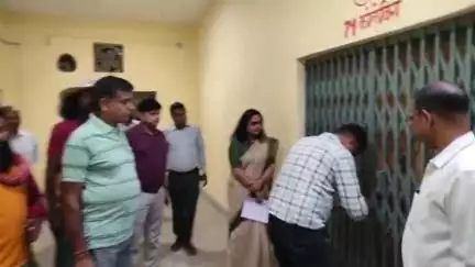 सिमडेगा: उपायुक्त ने किया ईवीएम वेयर हाउस का निरीक्षण, सुरक्षा व्यवस्था को लेकर अधिकारियों को दिए निर्देश