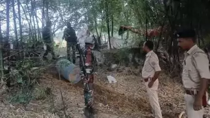 मयूरहंड: सोकी नदी किनारे अवैध शराब की भट्ठियों को मयूरहंड पुलिस ने किया नष्ट