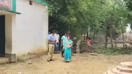 नीमडीह: डायरिया प्रभावित गांव तिलाईटाड़ पहुंचीं ईचागढ़ की विधायक सबिता महतो, मरीजों का जाना हाल