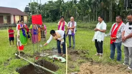 দাংতল ৰাজহ চক্ৰ: ৰাণীসুন্দৰীত আদৰ্শ অংগনৱাড়ী কেন্দ্ৰ নিৰ্মাণৰ আধাৰশিলা স্থাপন কৰে সাংসদ জয়ন্ত বসুমতাৰীয়ে