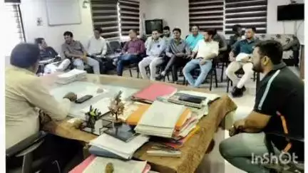 બાલાસિનોર: શહેરની મામલતદાર કચેરી ખાતે આગામી ગ્રામ પંચાયતની ચૂંટણીને અનુલક્ષીને બેઠક યોજાઈ