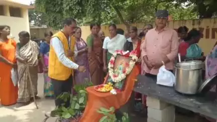 ಮಳವಳ್ಳಿ: ತಾಲ್ಲೂಕಿನ ಹಲಗೂರಿನಲ್ಲಿ ನಾಲ್ವಡಿ ಕೃಷ್ಣರಾಜ ಒಡೆಯರ್ ಜಯಂತ್ಯುತ್ಸವ ಕಾರ್ಯಕ್ರಮ