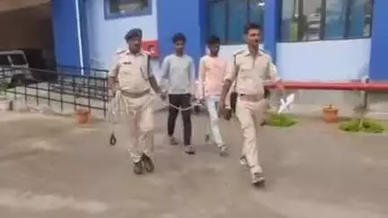 बिहार: बिहार थाना पुलिस ने हत्या के मामले में छज्जू मोहल्ला से दो युवकों को किया गिरफ्तार, एक किशोर भी निरुद्ध