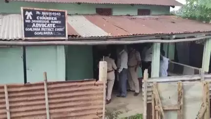 মাটিয়া: কৃষ্ণাইৰ পাইকানত অধিবক্তাৰ চেম্বাৰৰ পৰা প্ৰায় আঢ়ৈ লাখ  টকাৰ কিতাপ চুৰিৰ ঘটনা সংঘটিত, আৰক্ষীৰ তদন্ত আৰম্ভ