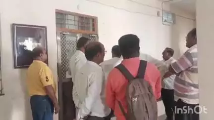नेपानगर: रिहायशी इलाके में शराब की दुकान खुलने से व्यापारियों और निवासियों में हड़कंप, एसडीएम को सौंपा ज्ञापन