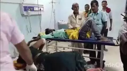 आरा: ब्रहपुर बाजार के समीप बाइक और ट्रक की टक्कर में बाइक सवार भाई-बहन घायल, आरा सदर अस्पताल में कराया गया भर्ती