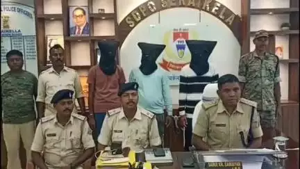 सरायकेला: प्राचार्य से रंगदारी न देने पर मर्डर की धमकी मामले में 3 गिरफ्तार, SDPO कार्यालय में PC, तीन मो.सिम ज़ब्त