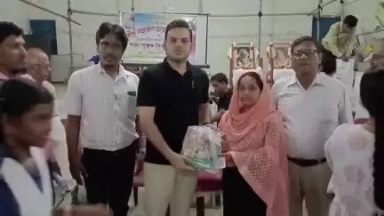 হলদিয়া: হলদিয়া রামচাঁদ গ্রামীণ পাঠাগারে রবীন্দ্র নজরুল জন্ম জয়ন্তী উদযাপন উপস্থিত হলদিয়া উন্নয়ন ব্লকের বিডিও