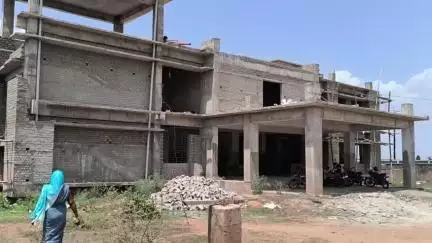 नौरोजाबाद: निर्माणाधीन अस्पताल से गिरने पर युवक की मौत, परिजनों का रो-रोकर बुरा हाल